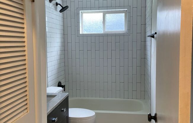 2 beds, 1 bath, 700 sqft, $1,750, Unit 222-14