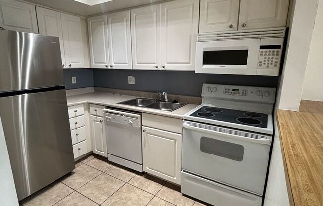 1 bed, 1 bath, 640 sqft, $950, Unit 146