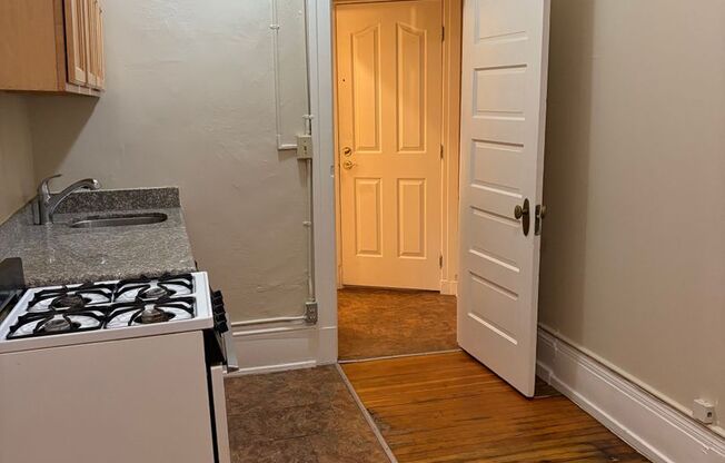 Studio, 1 bath, 150 sqft, $1,050, Unit 108