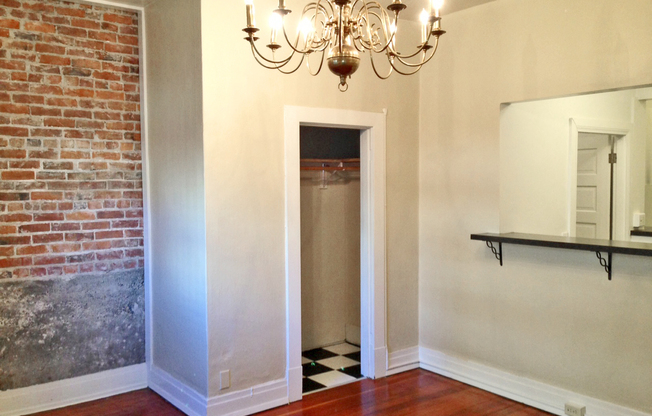 115 W Olympic Pl