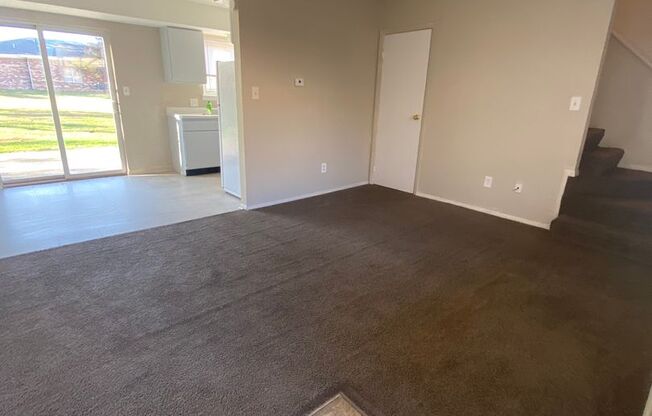 3 beds, 1 bath, 875 sqft, $725, Unit 1312 W. Breckenridge Apt 08