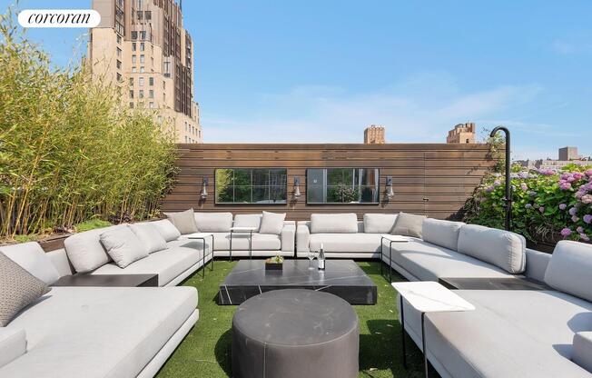 246 W 17 ST