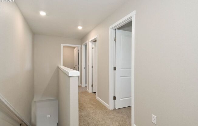 Newer Built 3 bed 2.5 bath townhome! Tons of natural light! GREAT LOCATION!