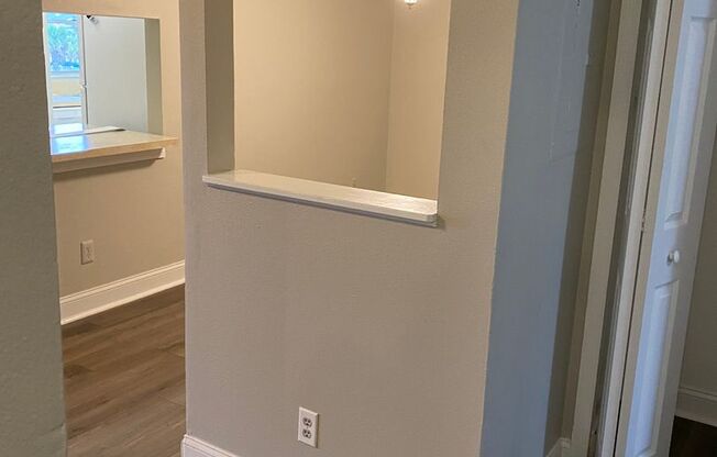 Great 2/2 condo in Pershing point Lake view with updated Flooring