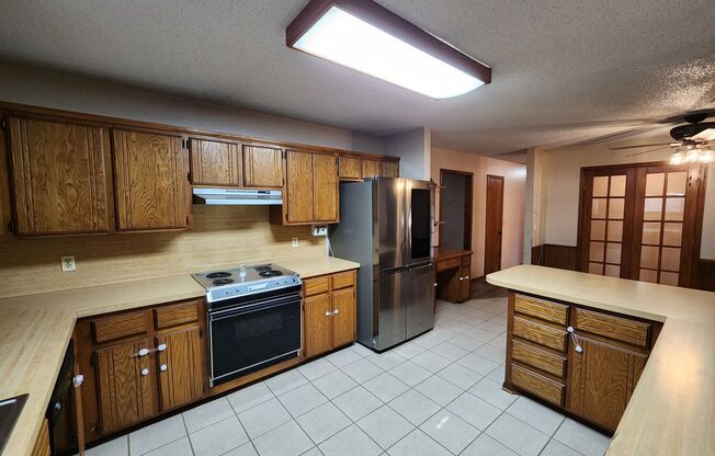 3 beds, 2 baths, $1,495