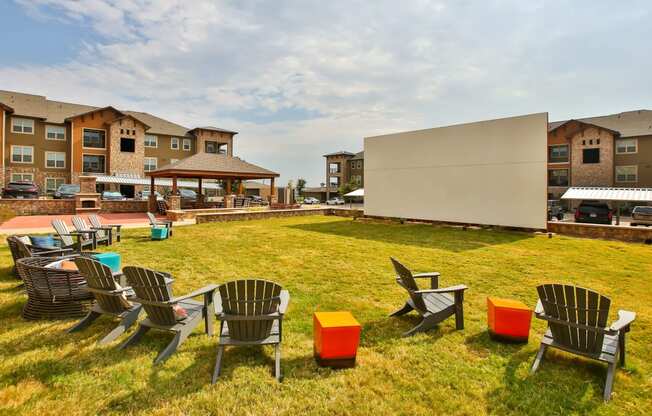 Outdoor Lawn at The Legend, Waco, TX, 76712