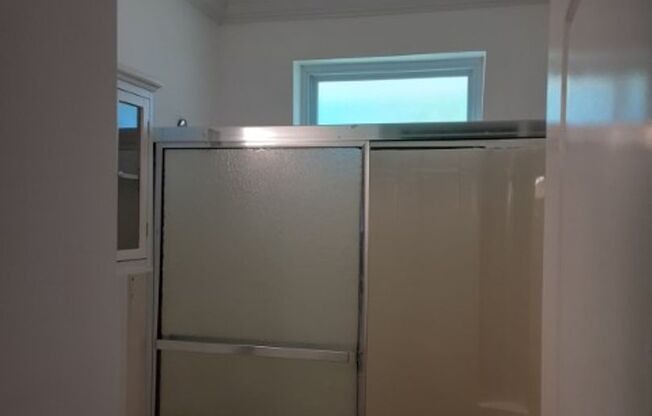 2 beds, 1 bath, $1,650