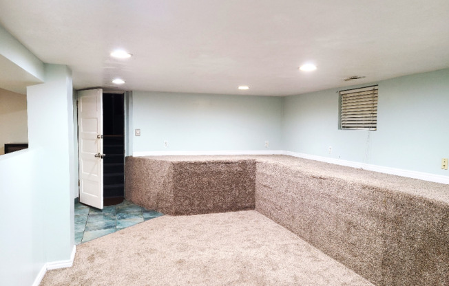 621 BRYAN AVE