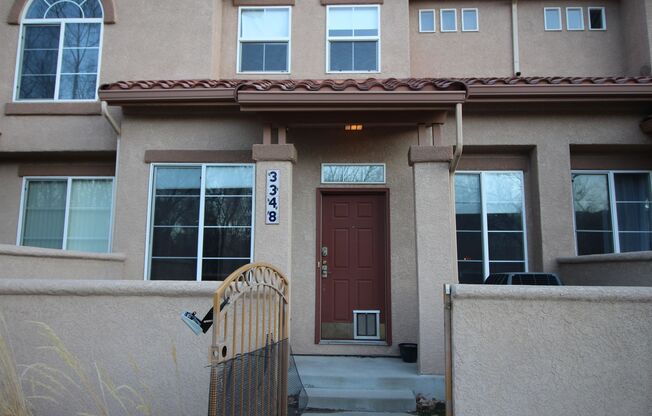 Beautiful 2bdrm 3 bath 2 car garage townhome