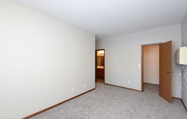 2 beds, 1 bath, $1,050