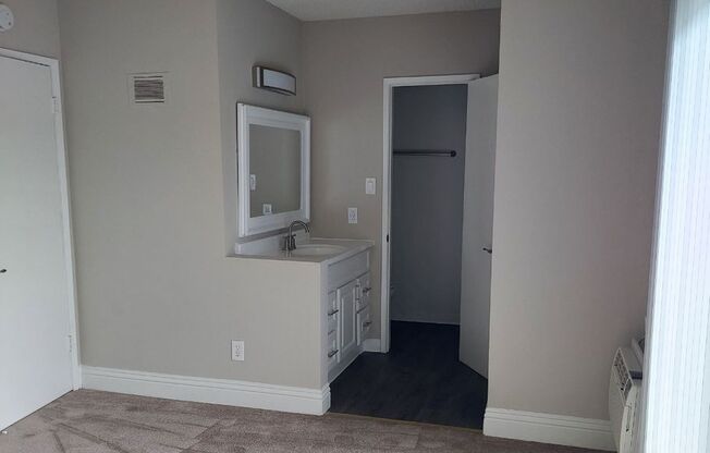 2 beds, 2 baths, $2,395, Unit 14