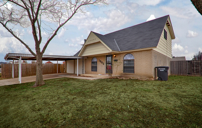 Updated 4 Bedroom - 2 Bathroom in Moore!