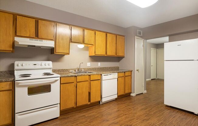 2 beds, 1.5 baths, 825 sqft, $960, Unit 710