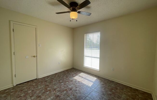 3 beds, 2 baths, $1,700, Unit # 4