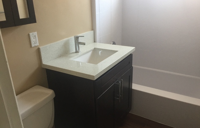 1 bed, 1 bath, 582 sqft, $1,995, Unit A09