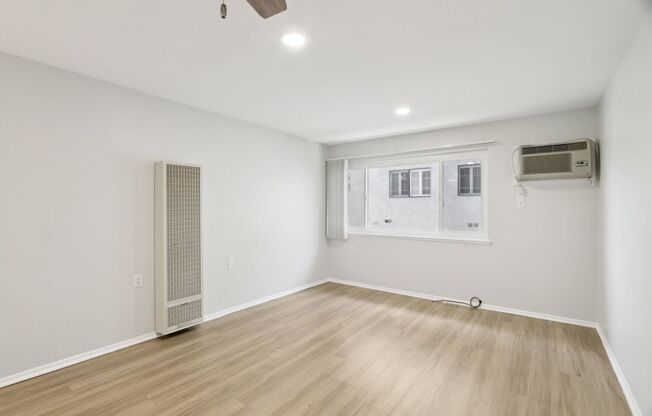 1 bed, 1 bath, 695 sqft, $1,998, Unit 319