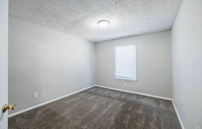 3 beds, 2 baths, 1,017 sqft, $1,395, Unit J129