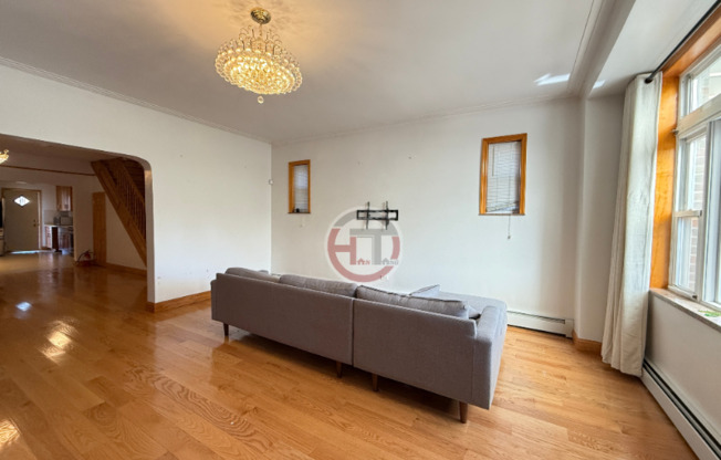 2529 LACONIA AVE