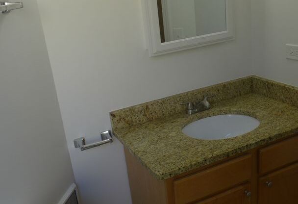 2 beds, 2 baths, 920 sqft, $2,095, Unit 906