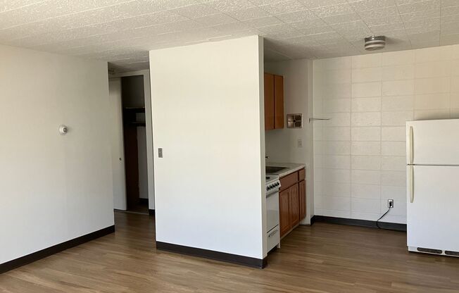 1 bed, 1 bath, 675 sqft, $999, Unit 700-404