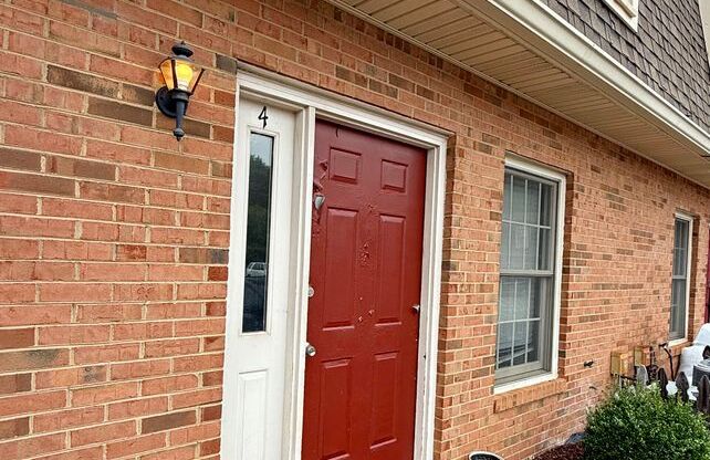 2 bed / 1.5 bath townhome in Oakwood