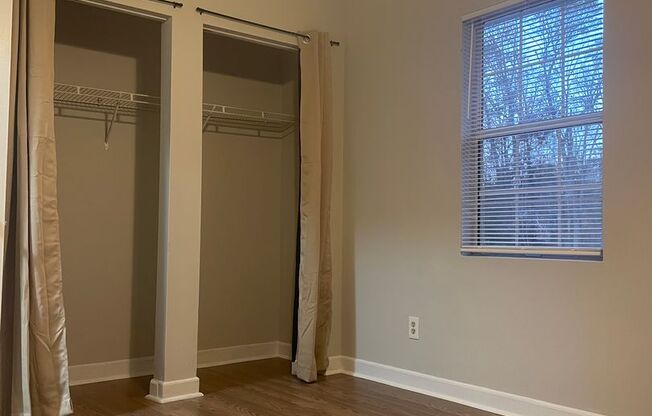 2 beds, 1 bath, $950, Unit C