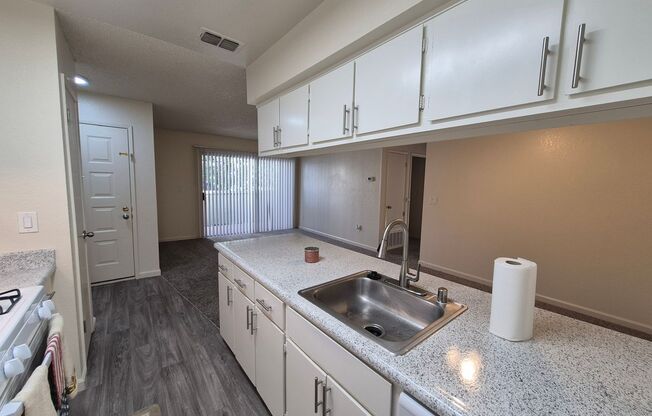 2 beds, 1 bath, 920 sqft, $1,800, Unit 18