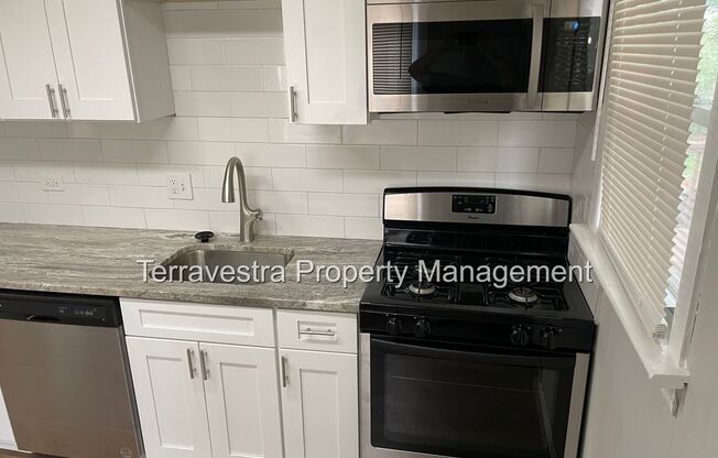 Beautiful 3 Bed House in Gloucester City! Eligible for $500 Security Deposit.