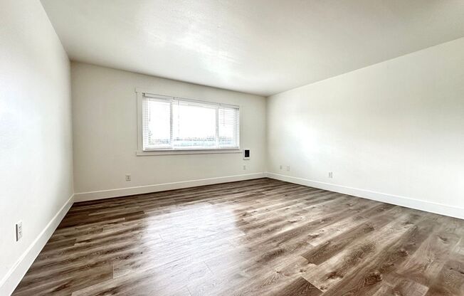 2 beds, 1 bath, 695 sqft, $1,515, Unit 23