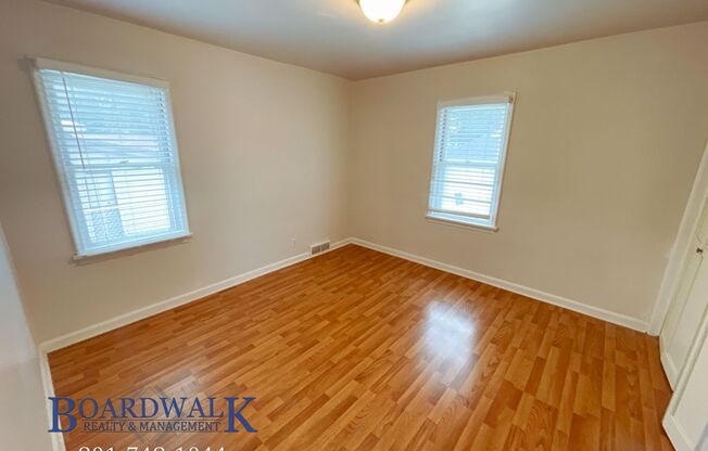 3 beds, 1 bath, 1,400 sqft, $2,300, Unit 1748 S Main St- #1