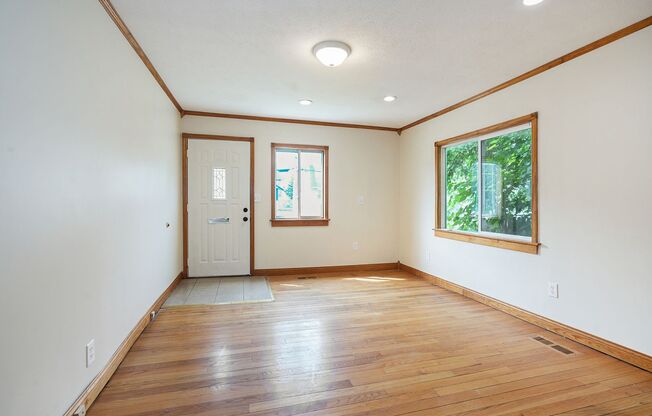 3 Bedroom, 2 Bath Home in Grand Rapids! Available November 2025- Includes Washer and Dryer!