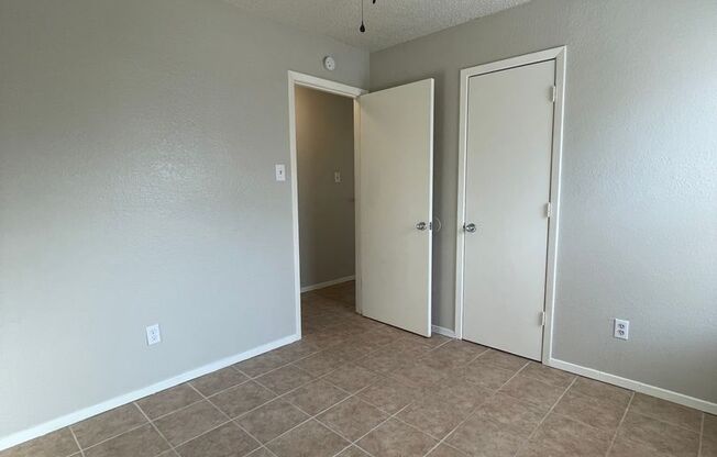 2 beds, 1.5 baths, 800 sqft, $1,195