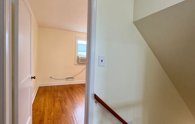 Charming 3Bed/1.5Bath Townhome with Modern Amenities in Baltimore