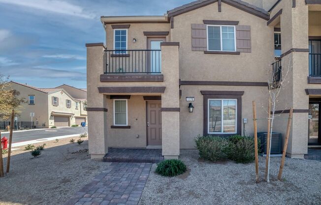 LOVELY 2-STORY 3-BEDROOM MOVE-IN READY TOWNHOME IN HENDERSON!