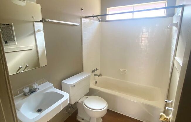 1 bed, 1 bath, 575 sqft, $780, Unit 35