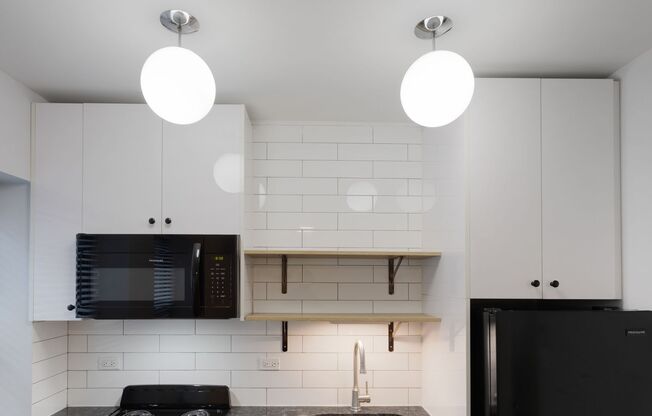 6019 North Winthrop Ave.