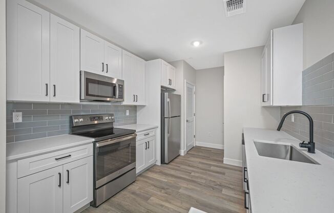 1 bed, 1 bath, 740 sqft, $2,325, Unit 19