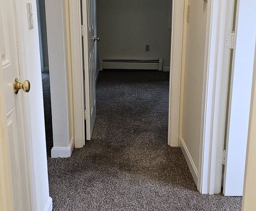 2 beds, 1 bath, $2,100, Unit 18