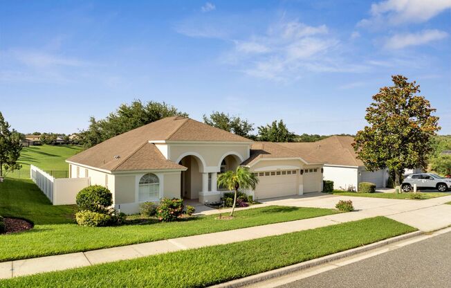 Stunning 4/3 with Fence Enclosed Yard in the Overlook at Lake Louisa in Clermont!