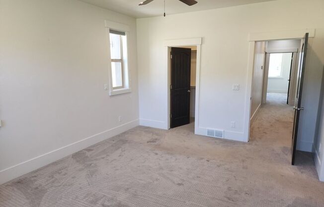 Convenient Park's Edge Townhouse