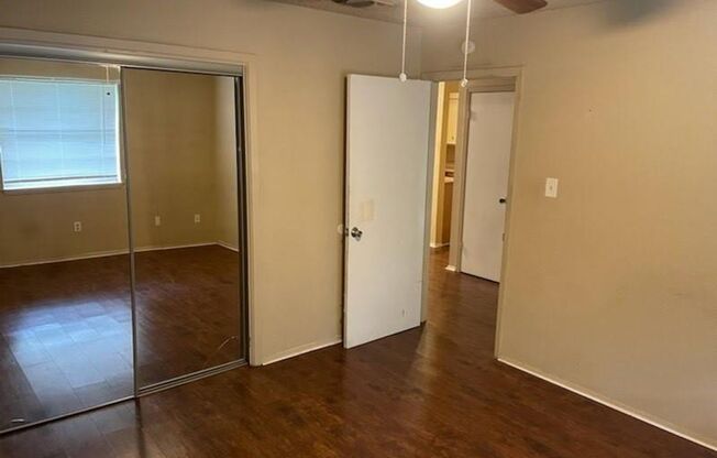 2 beds, 1 bath, $995, Unit Unit 4