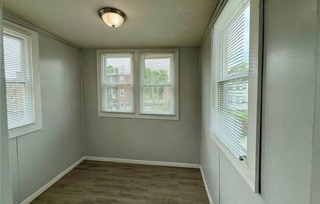 2 beds, 1 bath, 888 sqft, $1,000, Unit Lindenwood Avenue, Unit #A
