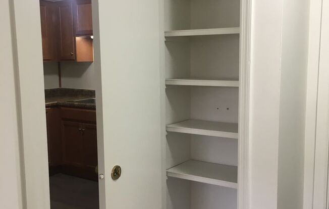 1 bed, 1 bath, $995, Unit 37