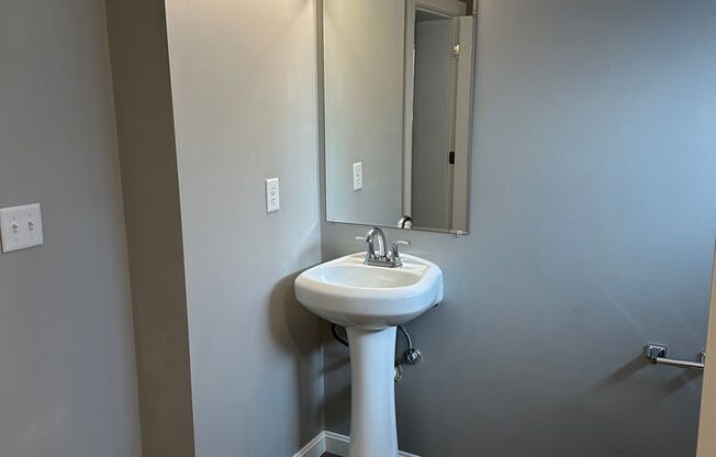 Studio, 1 bath, 300 sqft, $1,599, Unit 24 Monarch Way Apt 107