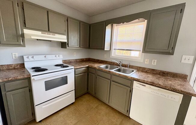 2 beds, 1 bath, 750 sqft, $1,045, Unit B-503C4