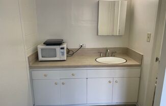 Studio, 1 bath, 210 sqft, $999, Unit 410