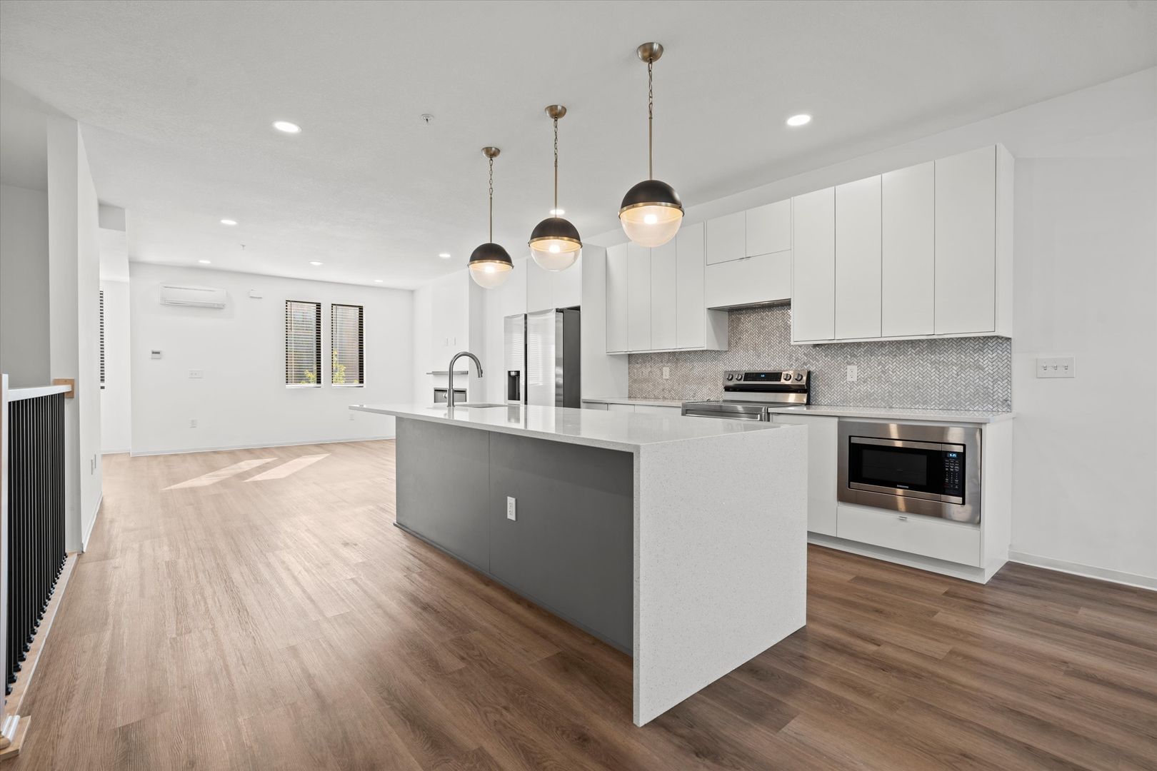 Beautiful 2-Bed/2.5 Bath Townhome in Downtown Shawnee!