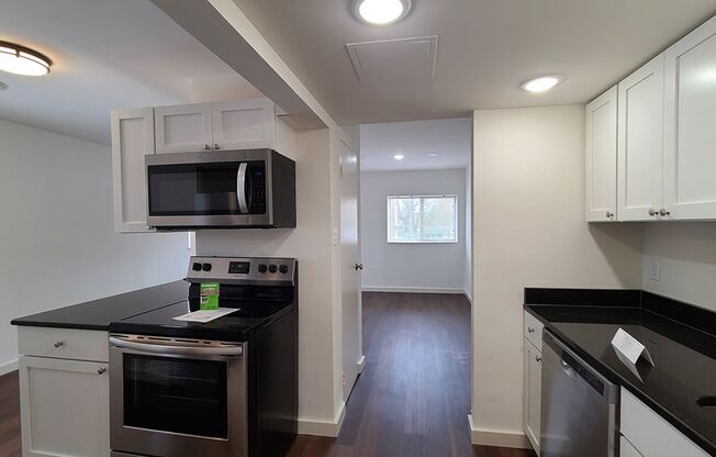 1 bed, 1 bath, 572 sqft, $1,200