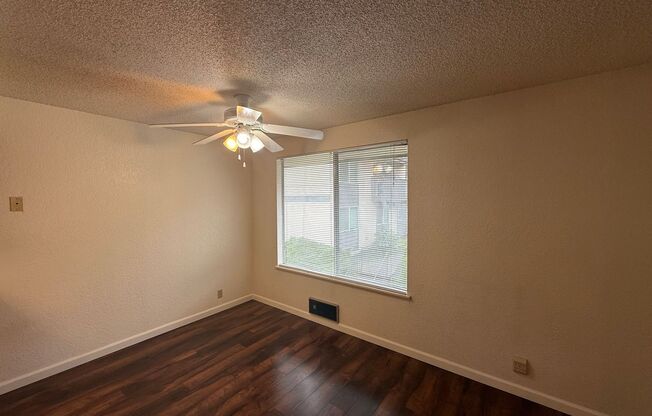 Charming 2 bed, 1 bath Lynnwood Condo, $1725/mo.