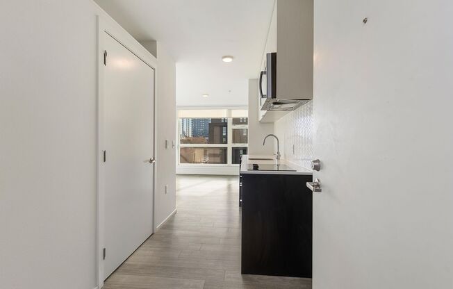 Studio, 1 bath, 282 sqft, $1,330, Unit 609